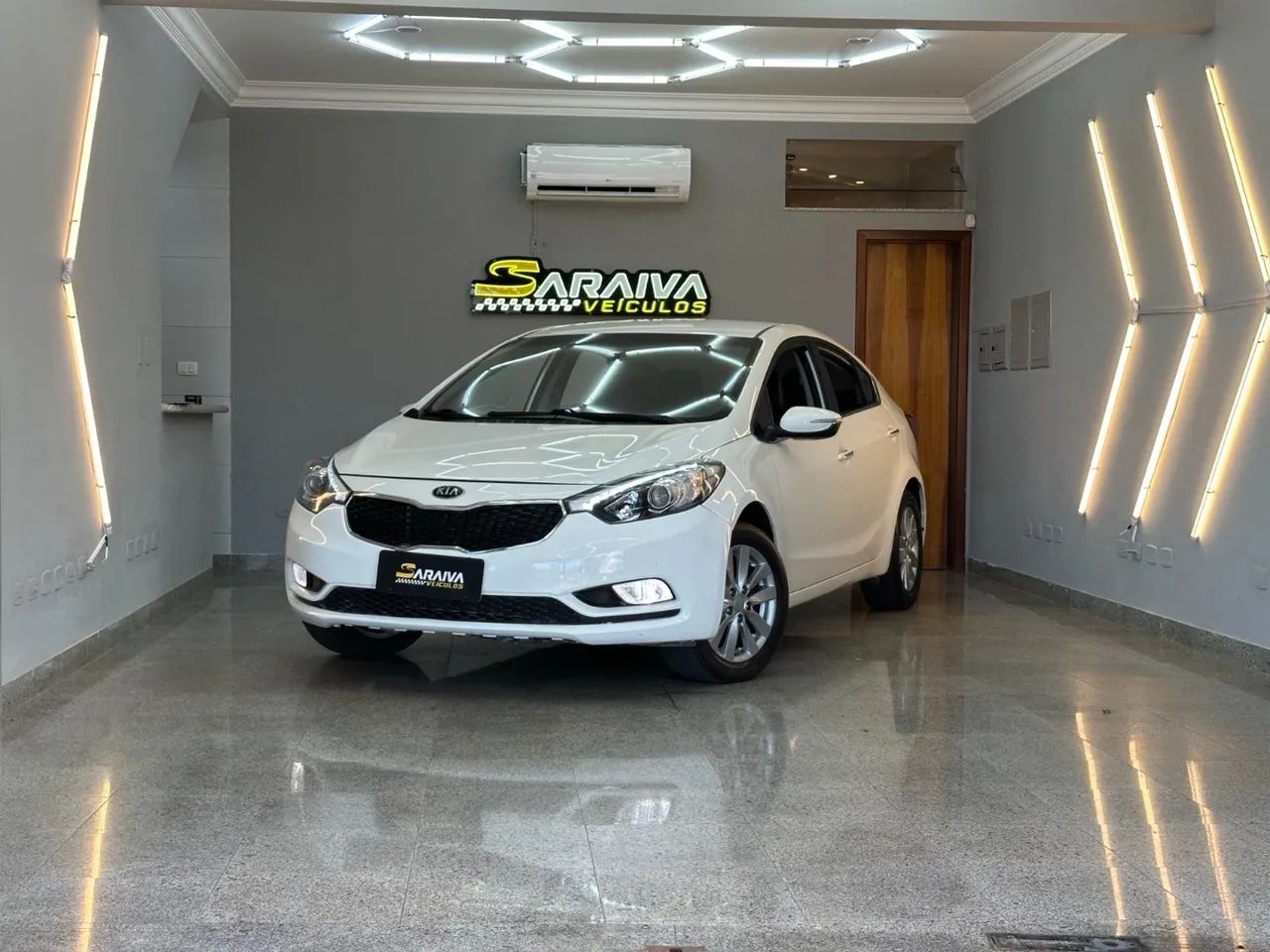 Cerato SX3 2014 1.6 Automático. 2014 - Foto 2
