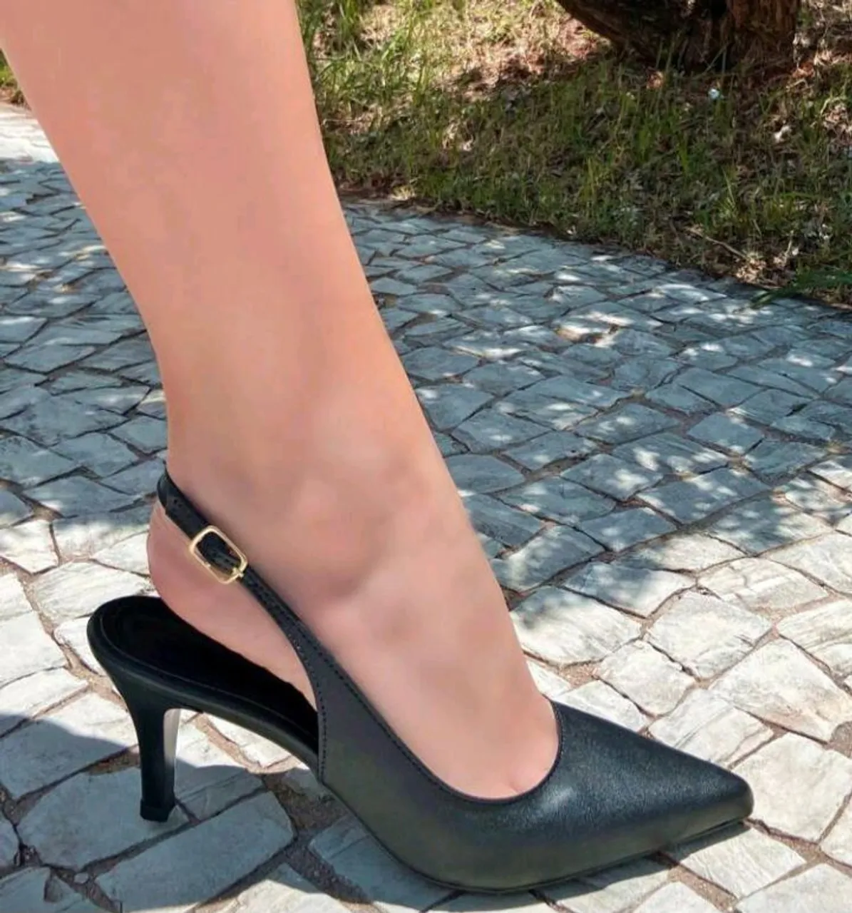 Scarpin Slingback Preto Elegante
