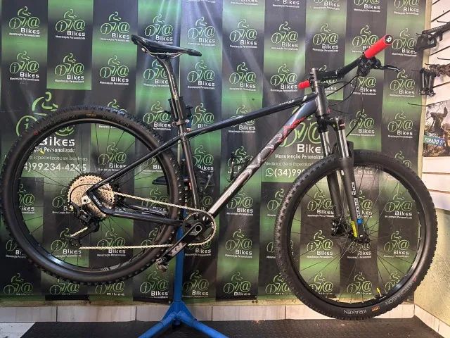 Bike boost aro 29 montada em kit Shimano XT 12v, Canote Carbono, Dvorak tamanho 17, toptop