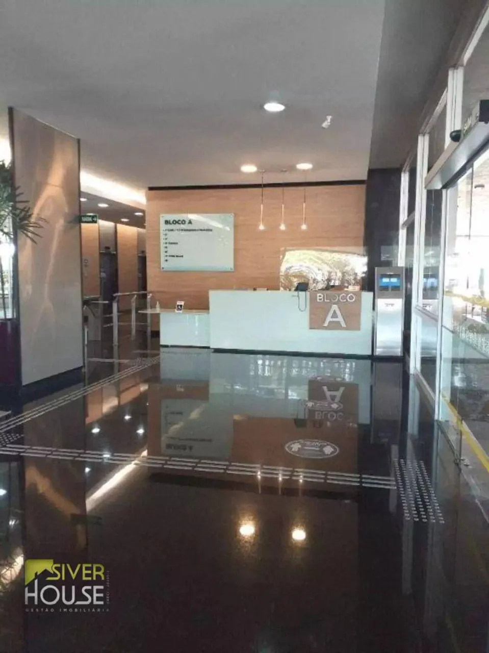 Sala comercial à venda ou para alugar no Jardim São Luís (Zona Sul) - São Paulo/SP