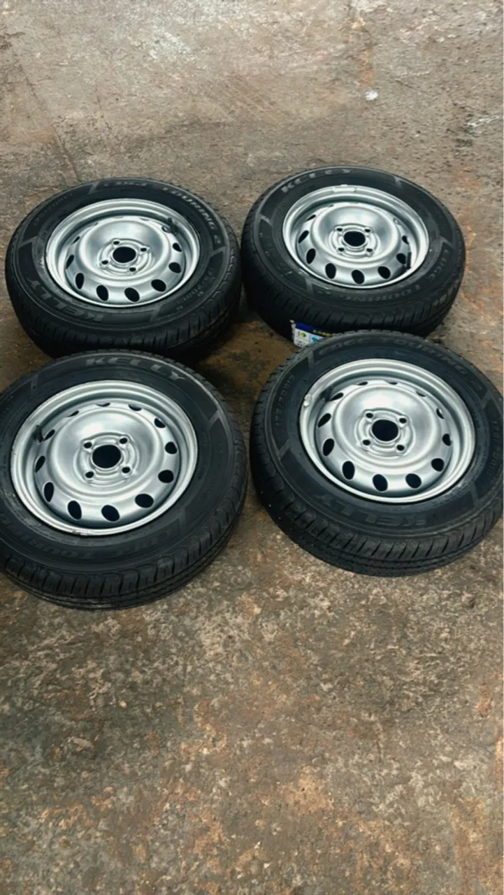 RODAS ARO 13 PNEUS GOODYEAR NOVOS(175/70/13)