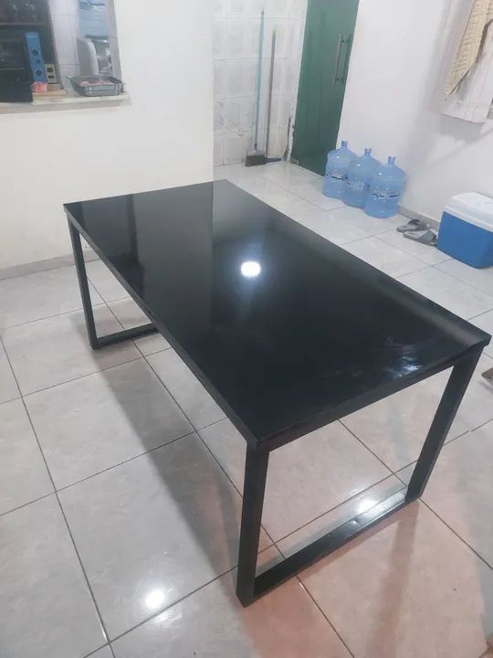 Mesa de Jantar Preta em Metal