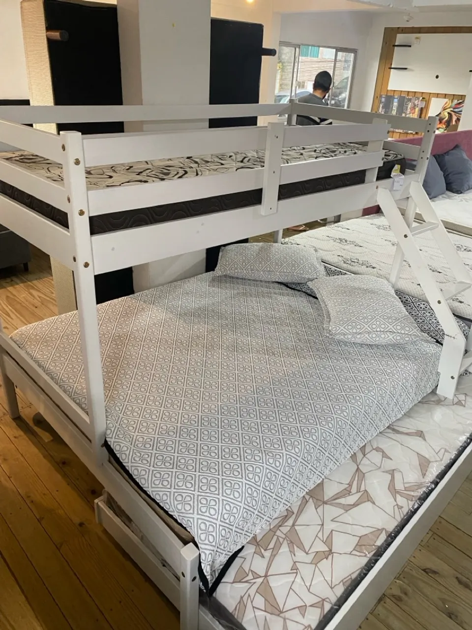 Triliche com cama de casal 