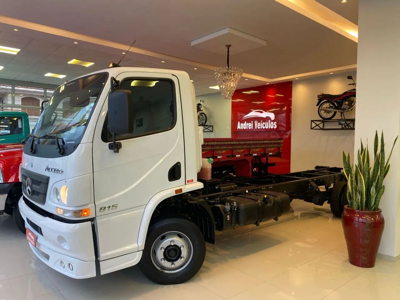 Mercedes-Benz Accelo 815 (Cabine Bolha) Apenas 37.000 Km 2019