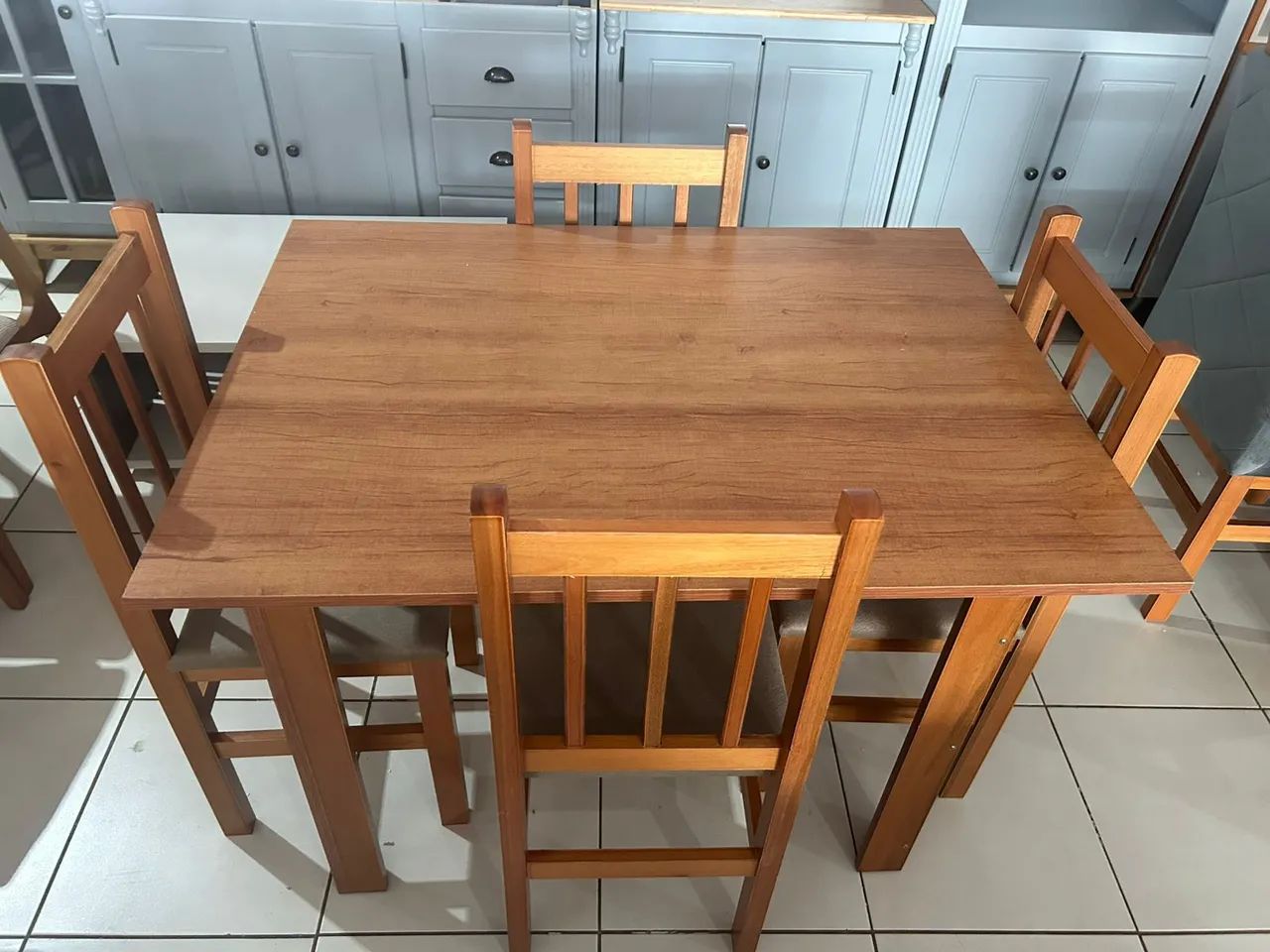 Mesa de Jantar em Madeira eucalipto com 4 Cadeiras - Foto 2