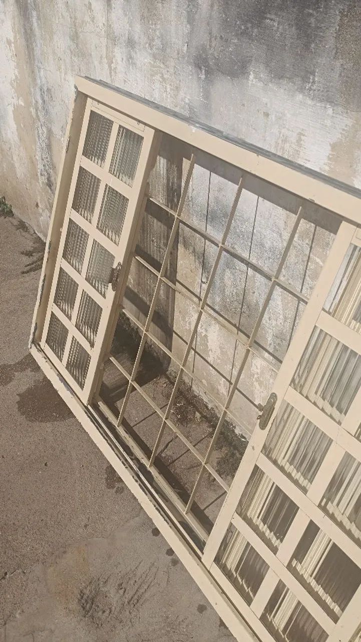 Janela de Aço com Vidro