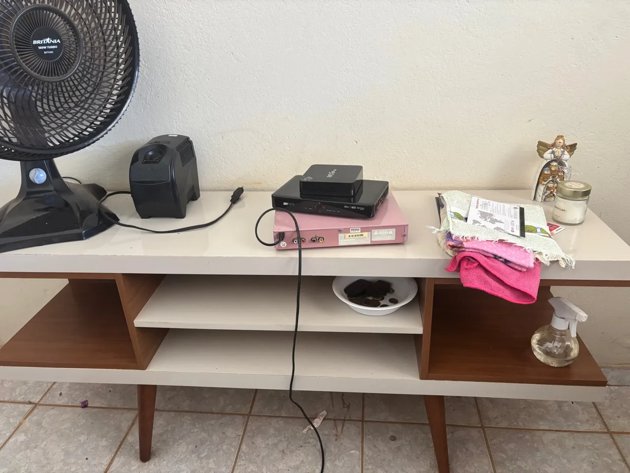 Rack Retro com Prateleiras - Decoração e Organização