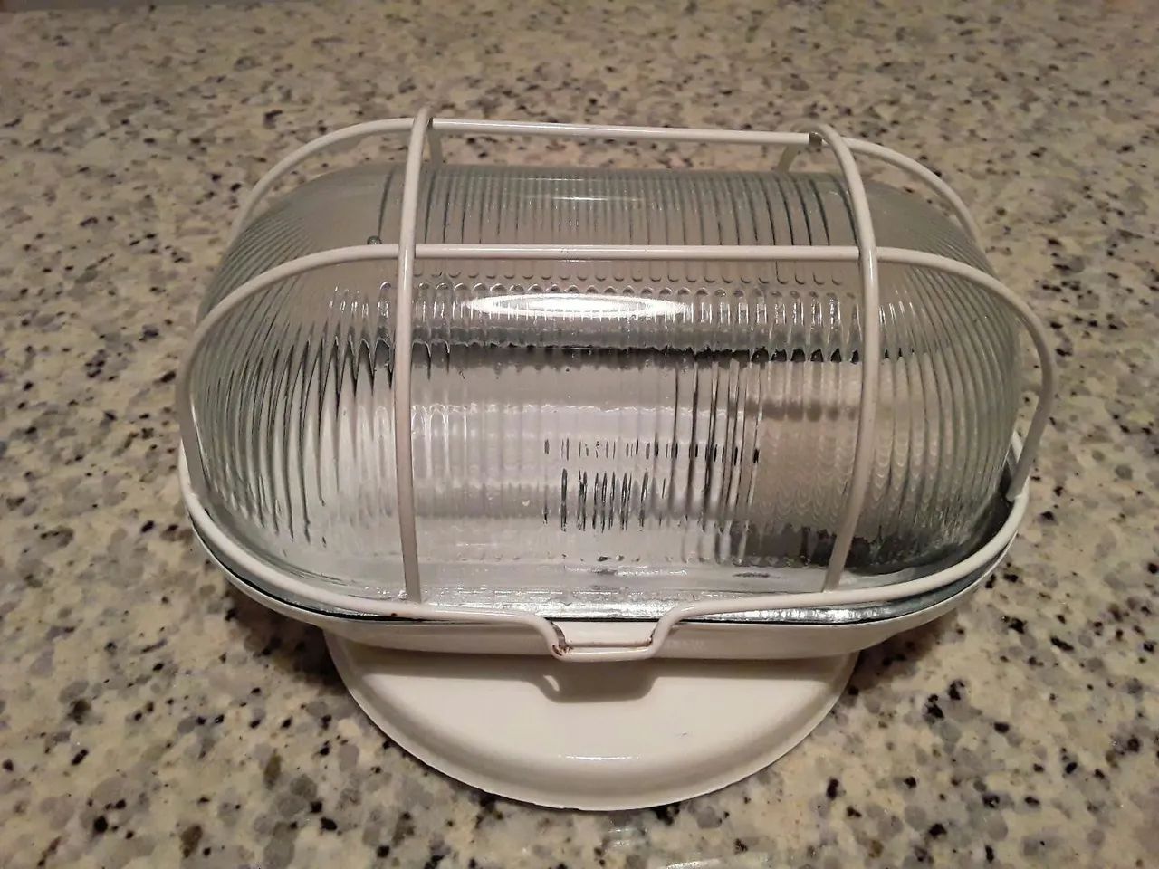 Luminárias tipo tartaruga com difusor em vidro e estrutura  em metal. - Foto 3