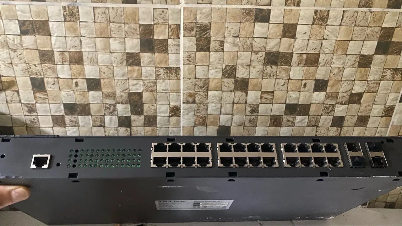 Switch Gerenciável 24 portas Novíssimo  - Foto 3
