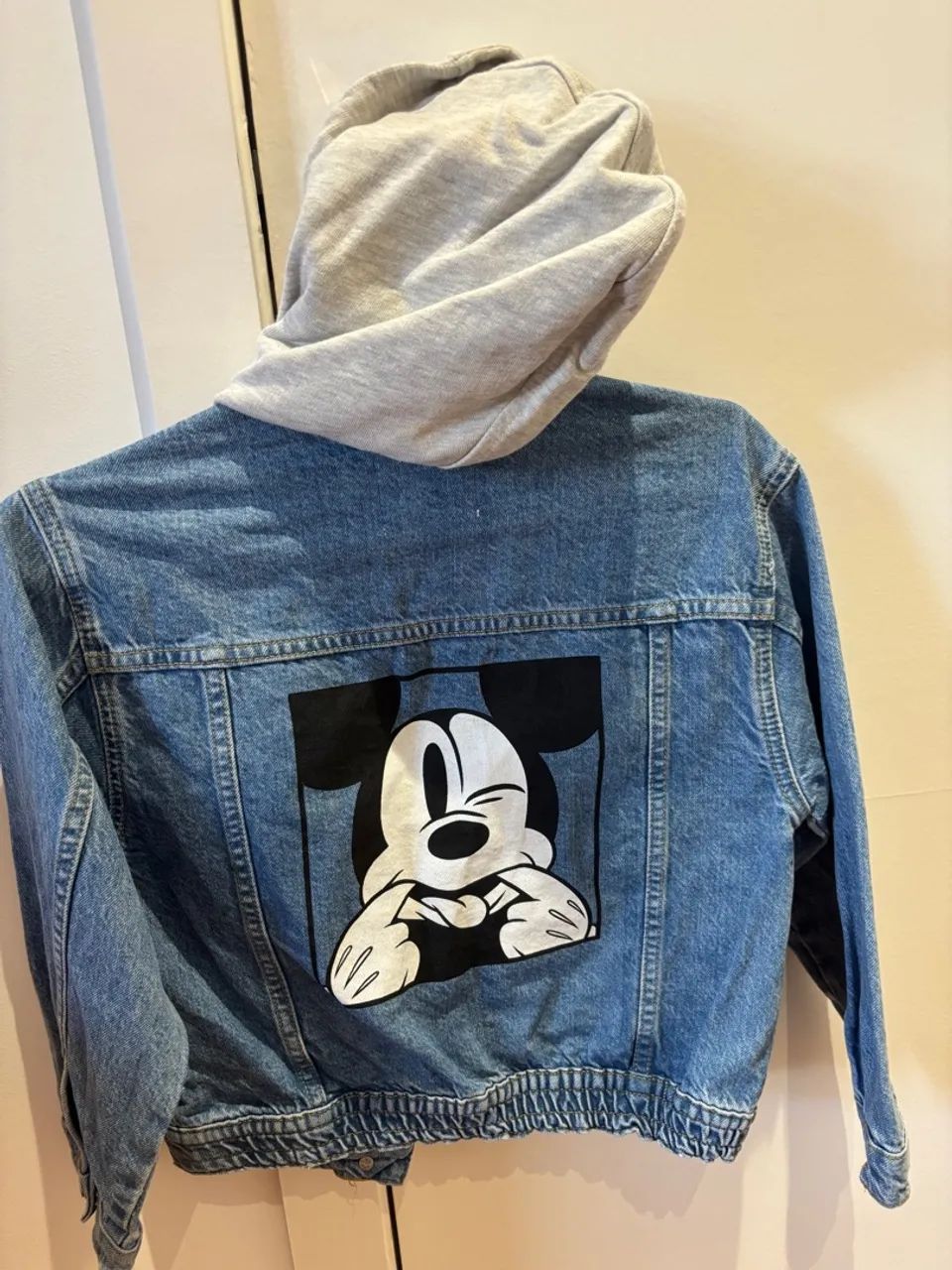 Jaqueta Jeans 8 anos NOVA Infantil Mickey Zara com Capuz - Foto 4