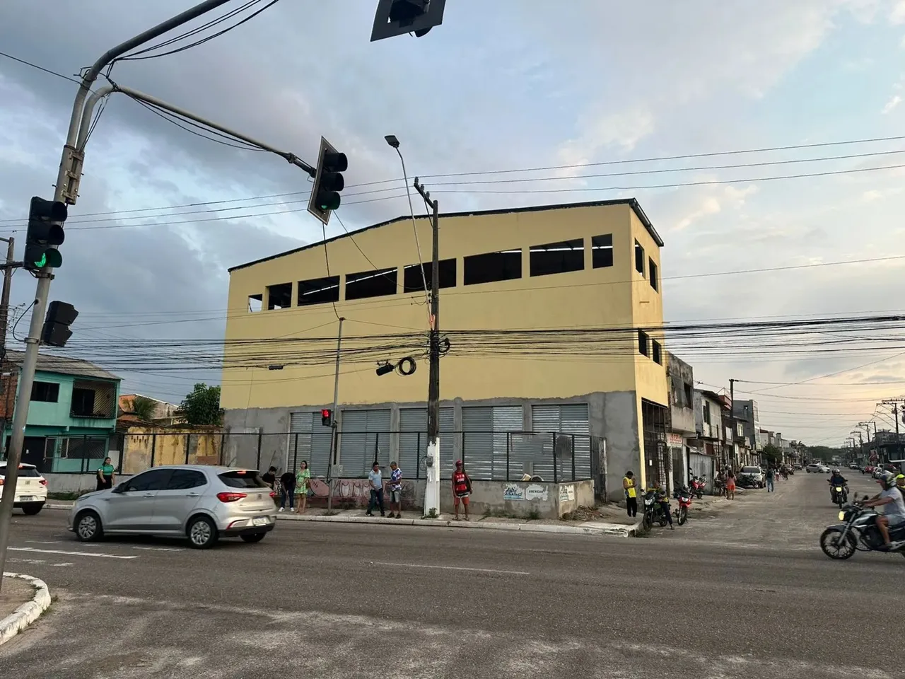 Imóvel comercial com estacionamento próprio 552 m² em Mangueirão - Belém - PA