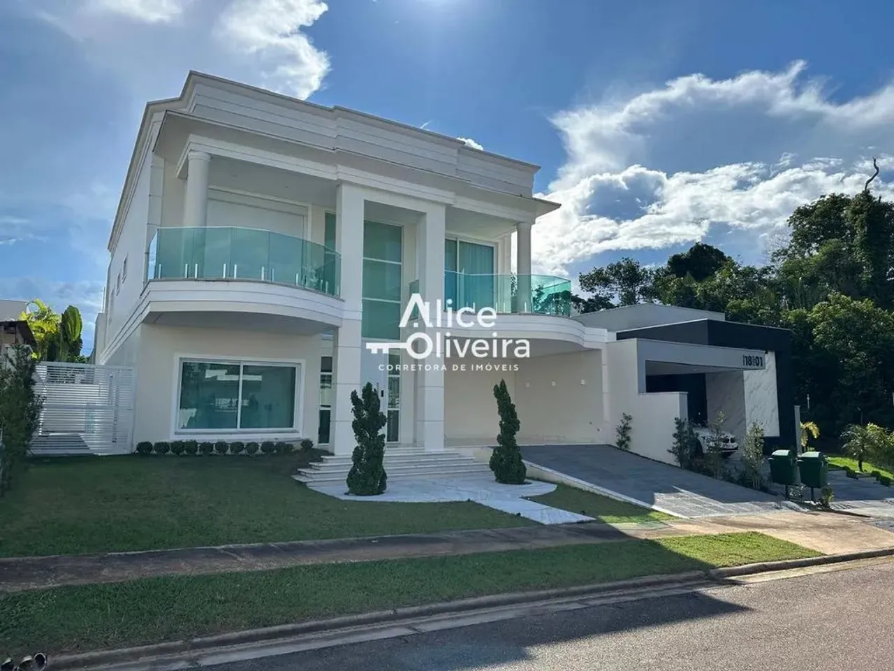 Casa estilo Sobrado no Ecoville com 5 quartos, 6 banheiros e 4 vagas à Venda