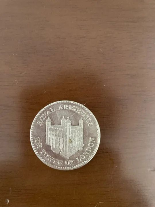 Moeda Comemorativa Charles I - Londres - Foto 2