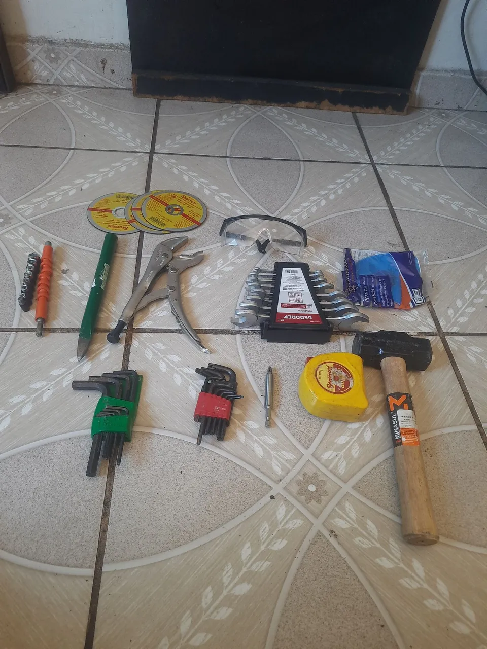 Kit de Ferramentas Essenciais - Diversas Ferramentas