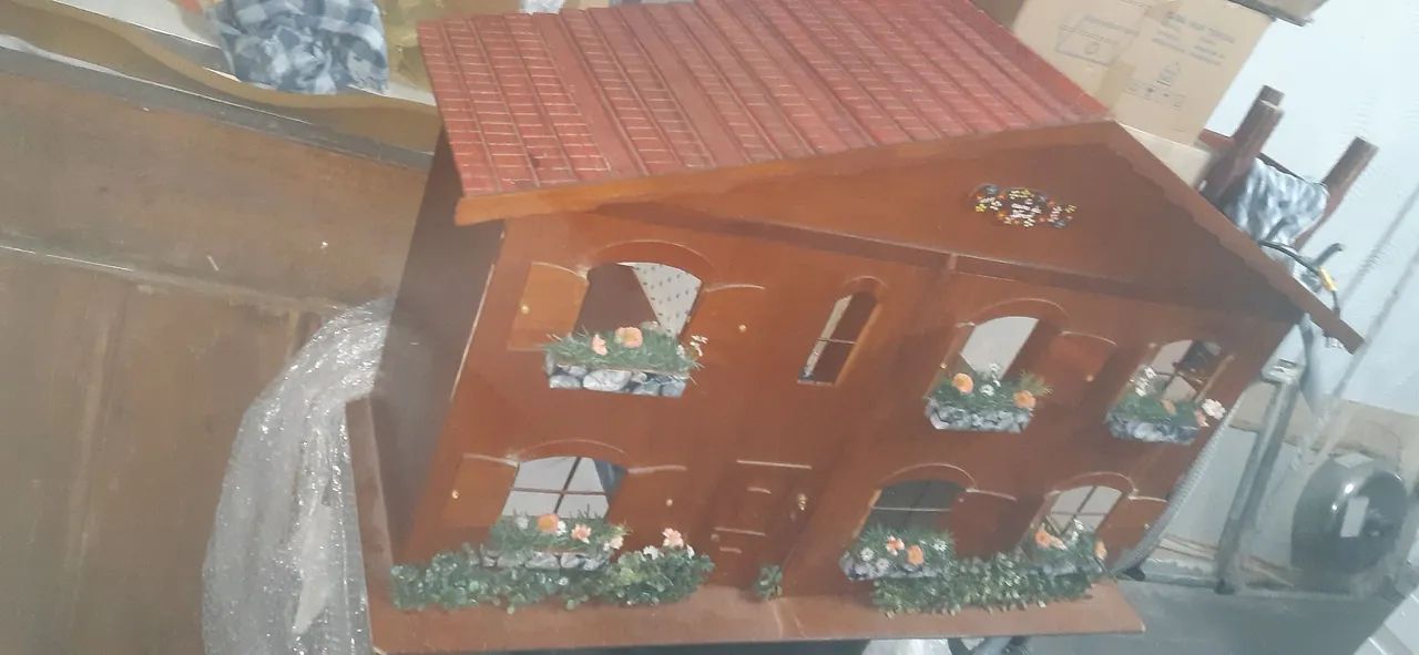 Casinha de Boneca de Madeira