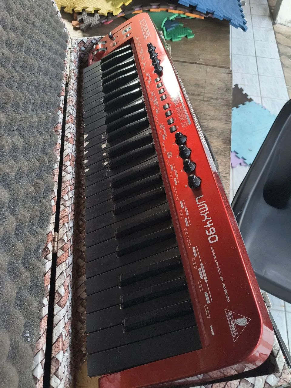 Teclado Behringer U-Control UMX490