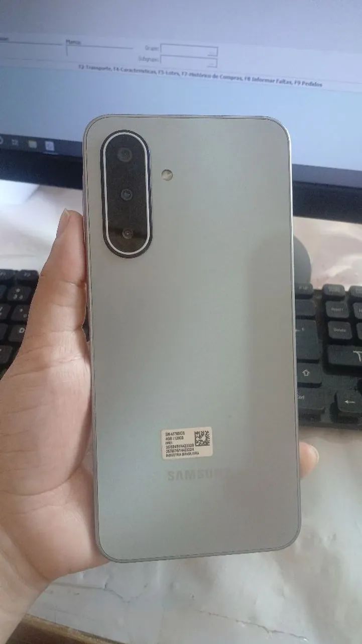 Vendo celular na caixa 