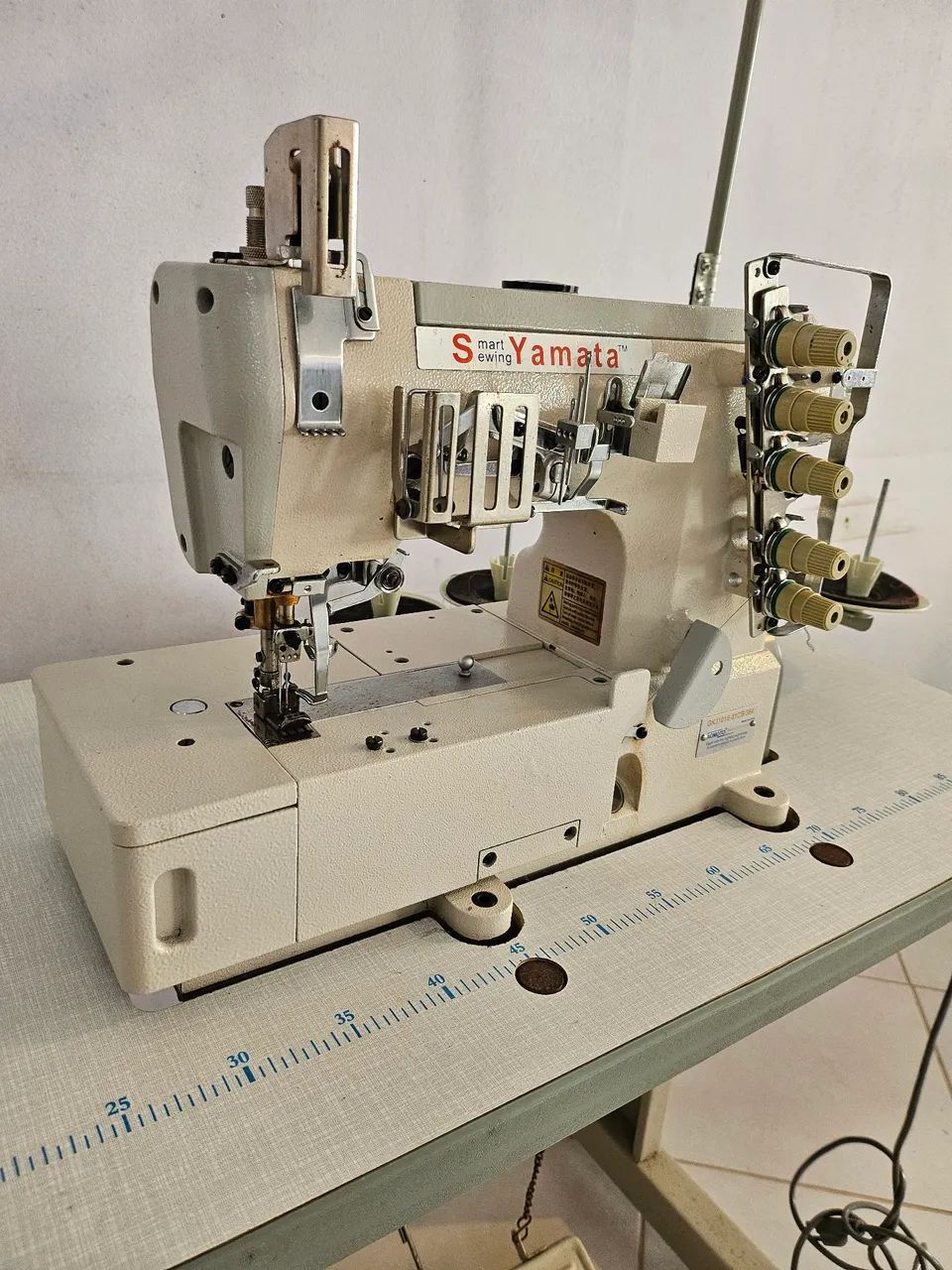 Maquina de costura galoneira pouquíssimo usada  - Foto 4