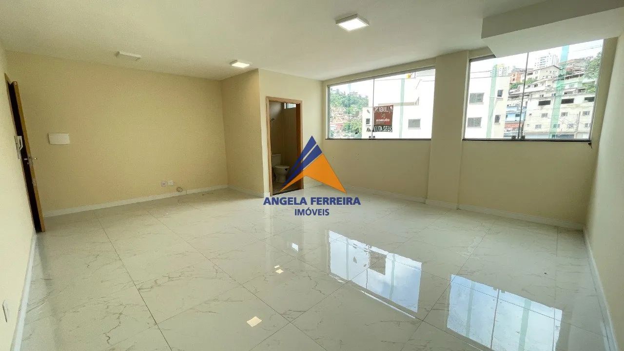 ALUGO - Sala comercial com 35 m², vaga de garagem livre e coberta com excelente localizaçã