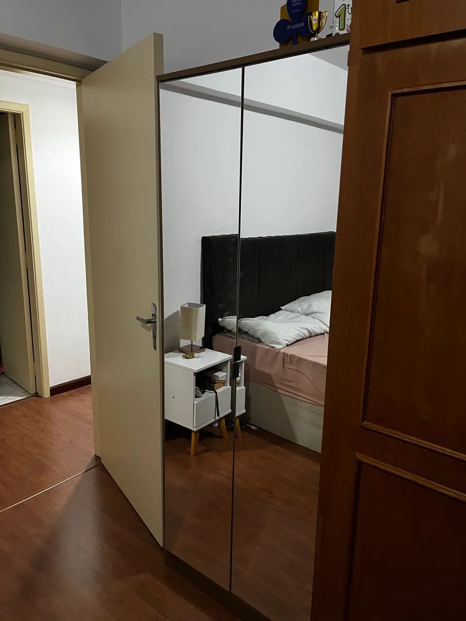 Armário multiuso/ guarda roupa/ sapateira com espelhos  - Foto 2