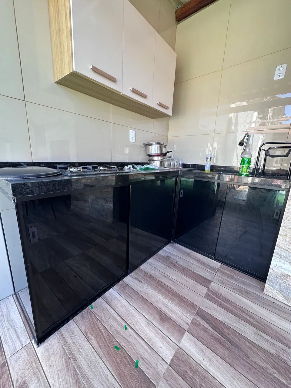 Cozinha planejada em vidro e alumínio  - Foto 3