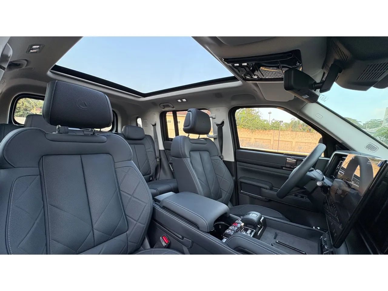 Denza B5 SUV híbrido plug-in, foto 15 de 16