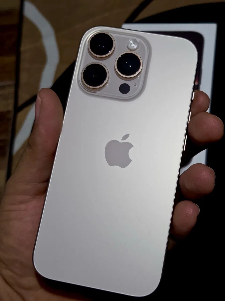 Vendo IPhone 16 pro Titanium Desert
