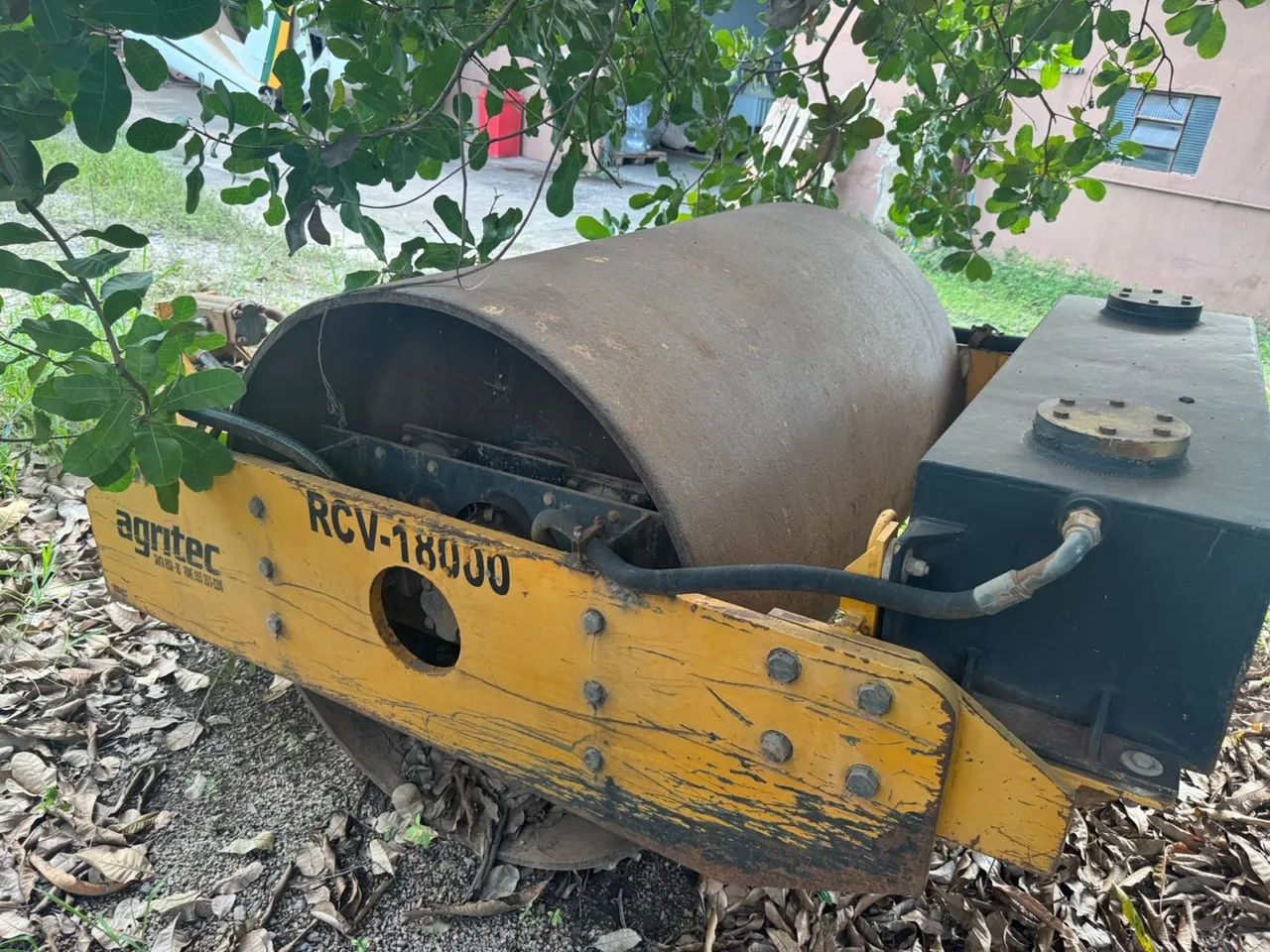 Rolo compactador vibratório 
