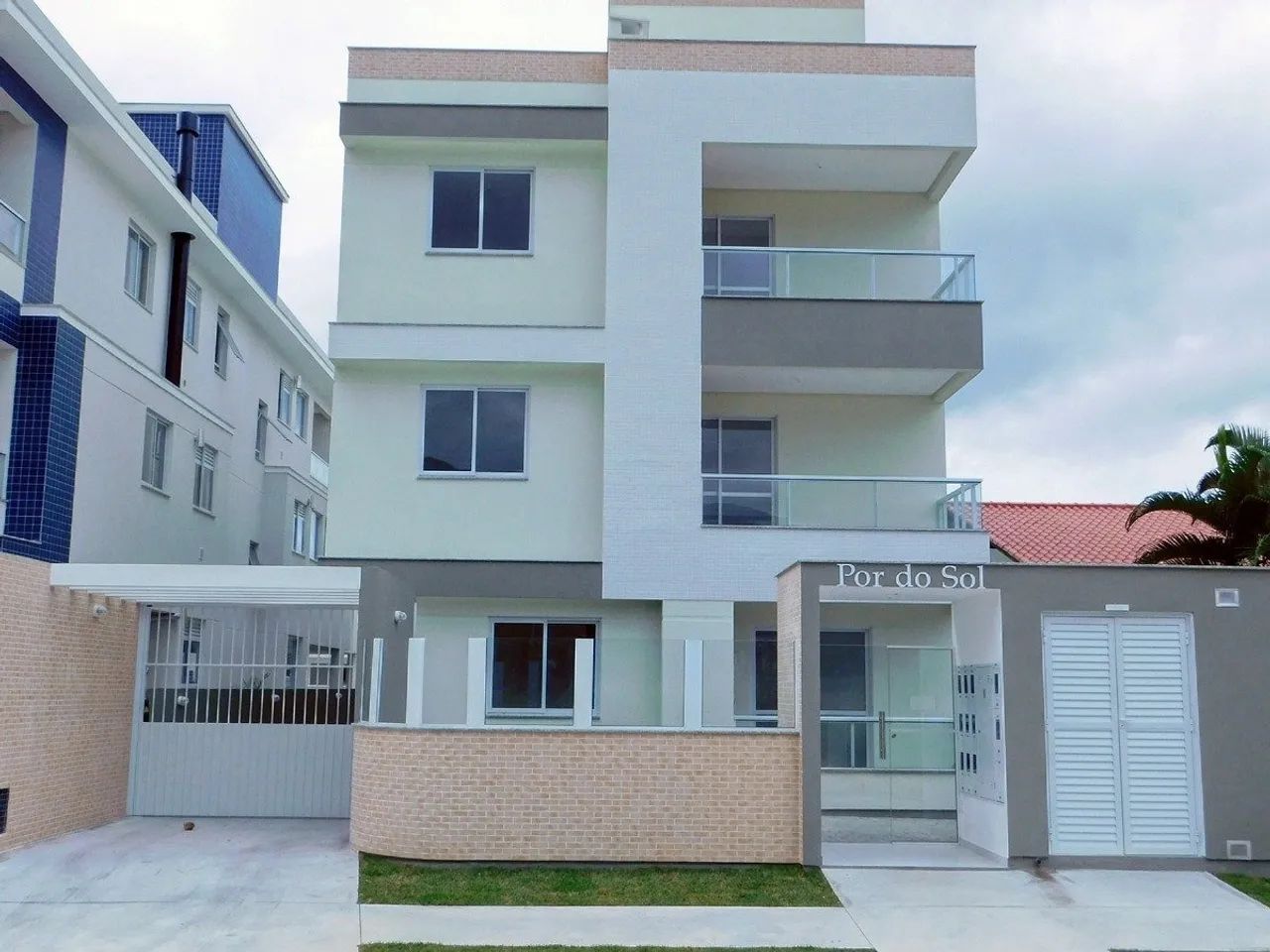 Apartamento Mobiliado na Praia de Palmas com Sacada e Churrasqueira