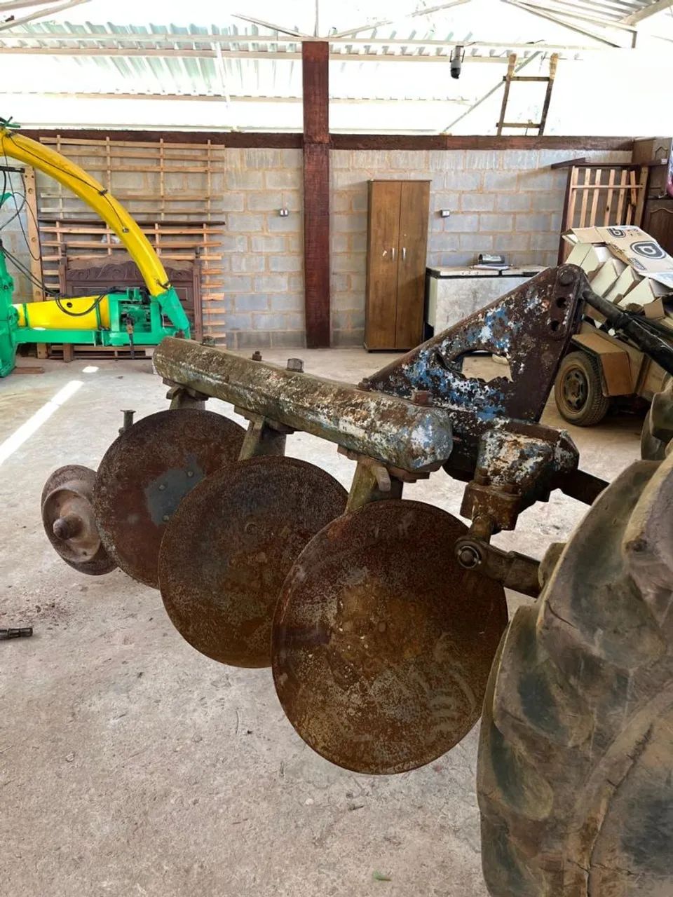 Arado tatú 3 discos para trator 