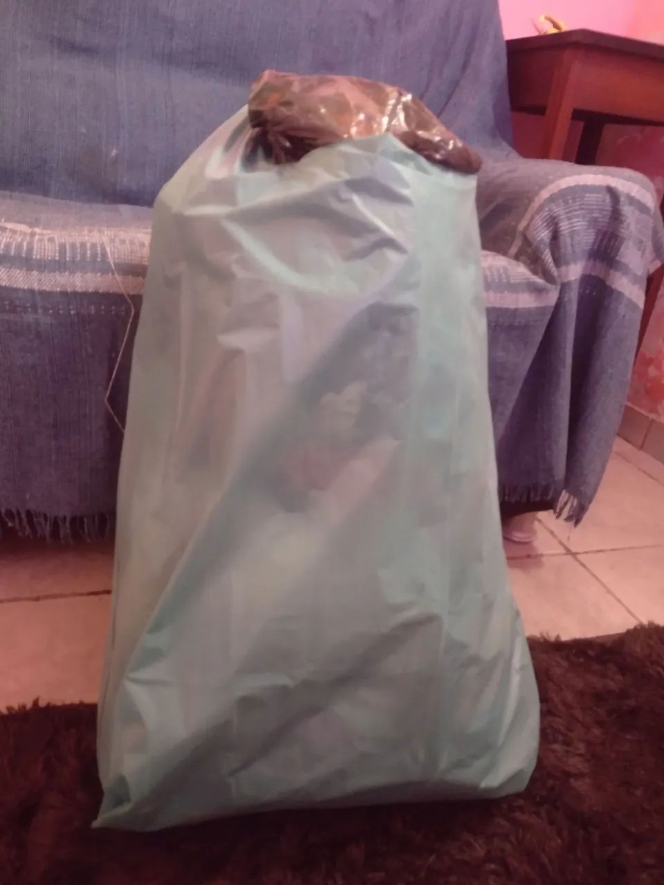 Fardo de roupas com 50 peças de roupas!