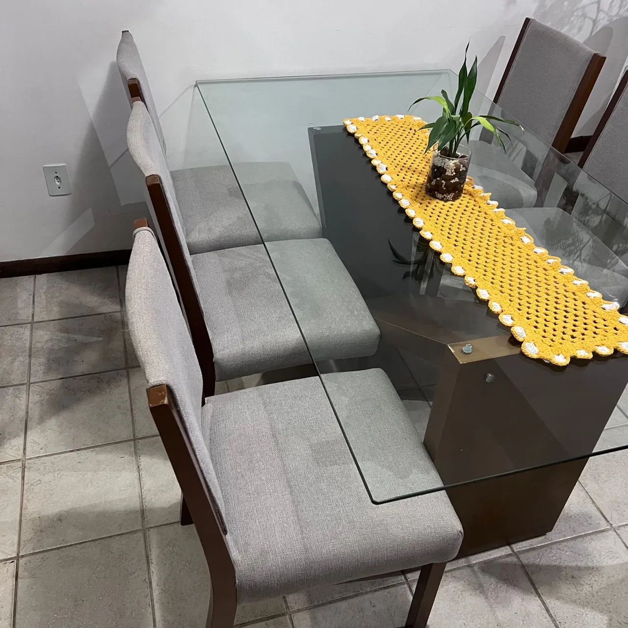 Mesa de Jantar com 6 cadeiras