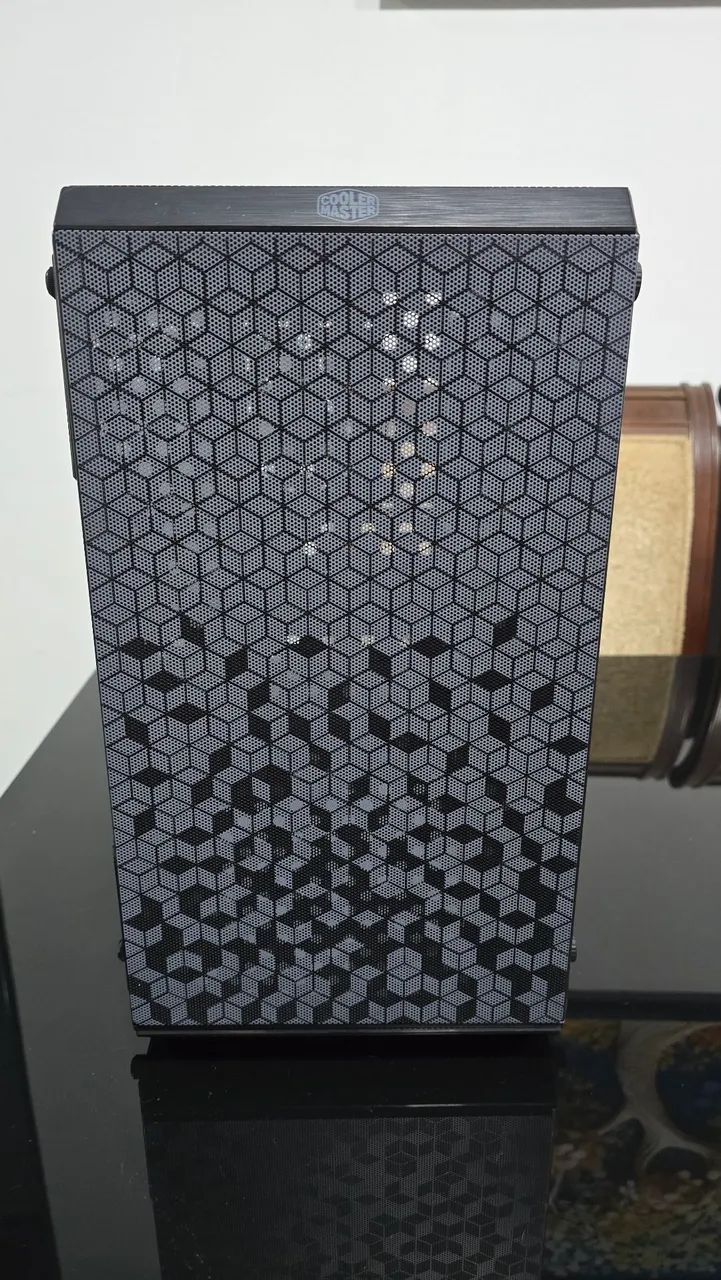 Gabinete Cooler Master Q300L