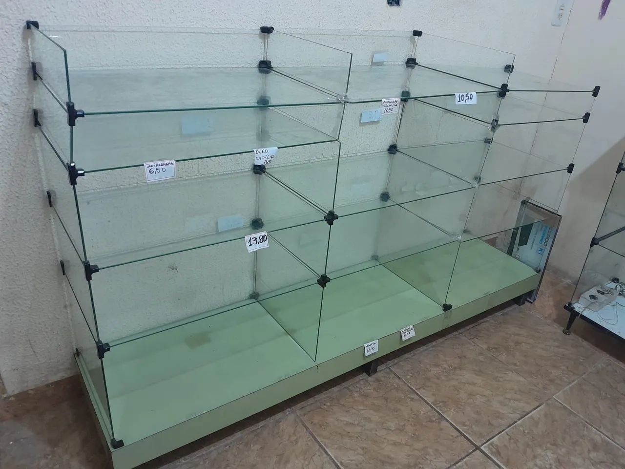 Balcão vitrine de vidro e expositor 