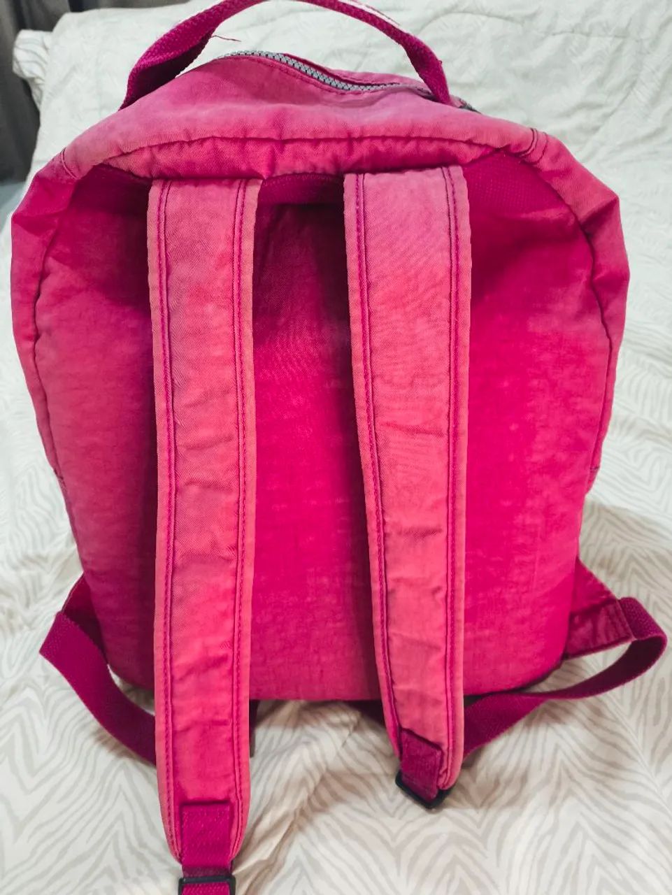 Mochila Kipling original com 2 chaveiros  - Foto 5
