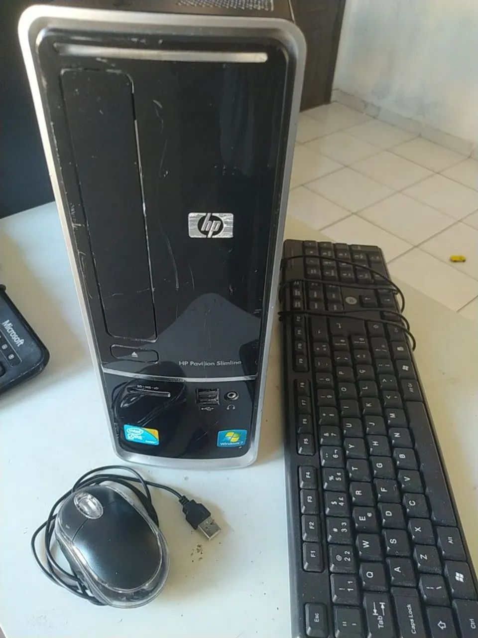 CPU core i3 4gb com teclado e mouse 