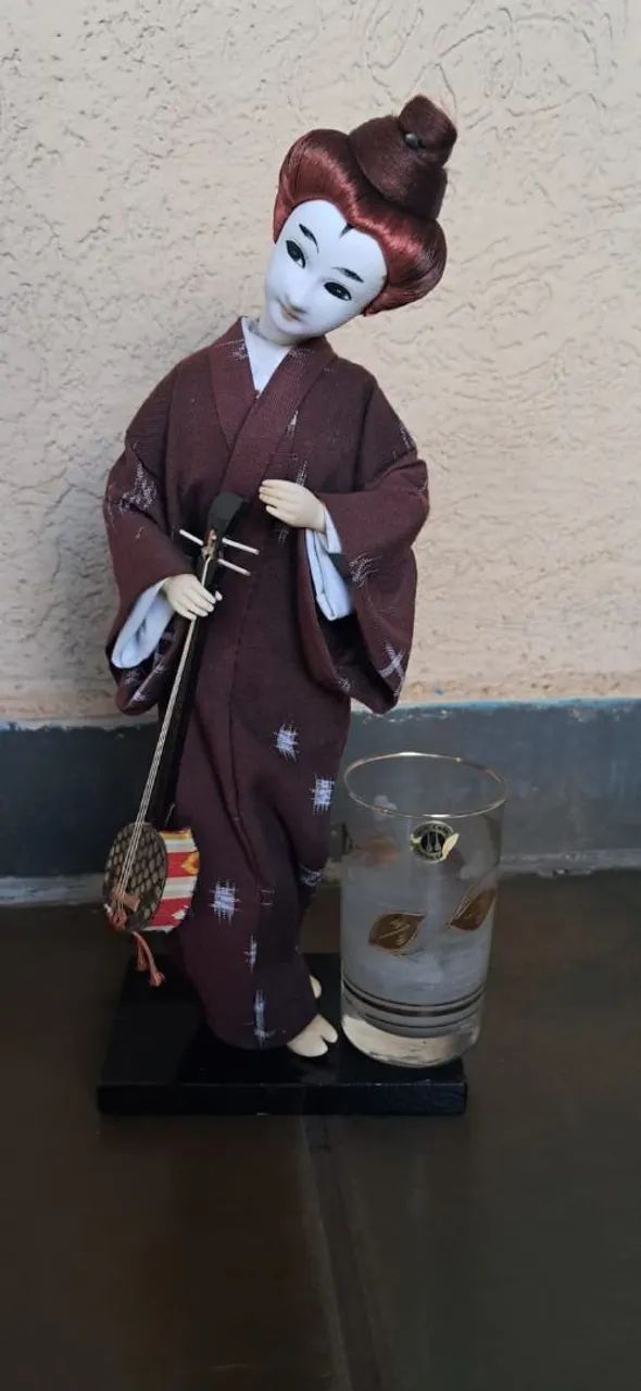 Vende-se Boneca Japonesa 