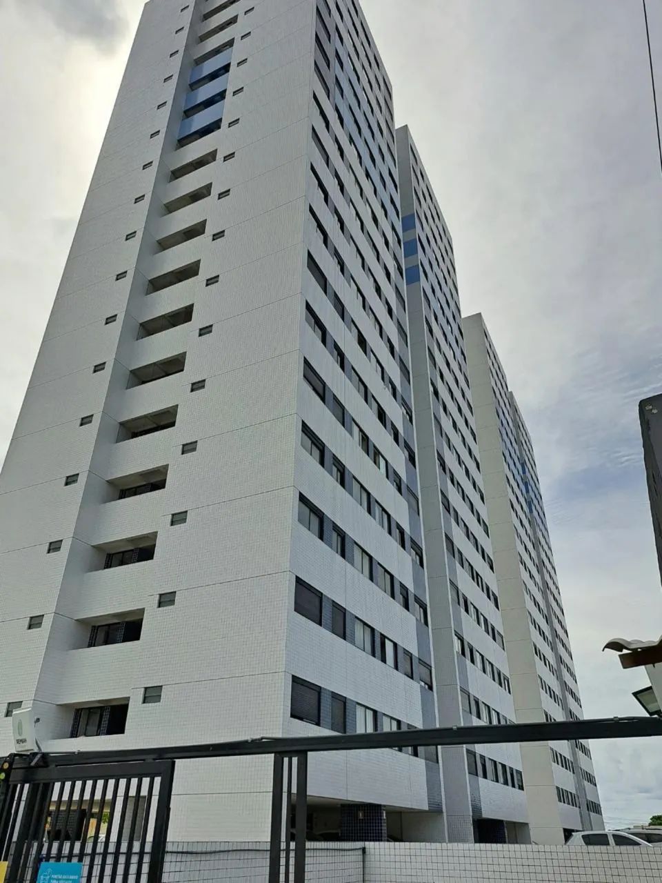 Aluguel no Edifício Alicante | 2 Quartos | Suíte | Barro Duro | R$ 2.600