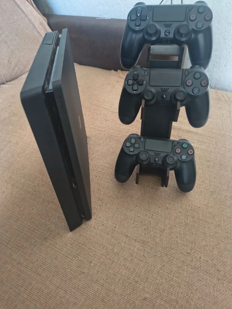PS4 Slim com 3 controles - Foto 4