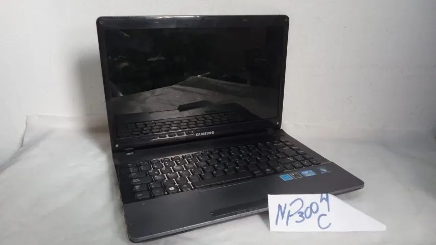 Carcaça para Notebook NP300E4C Samsung usada em bom estado