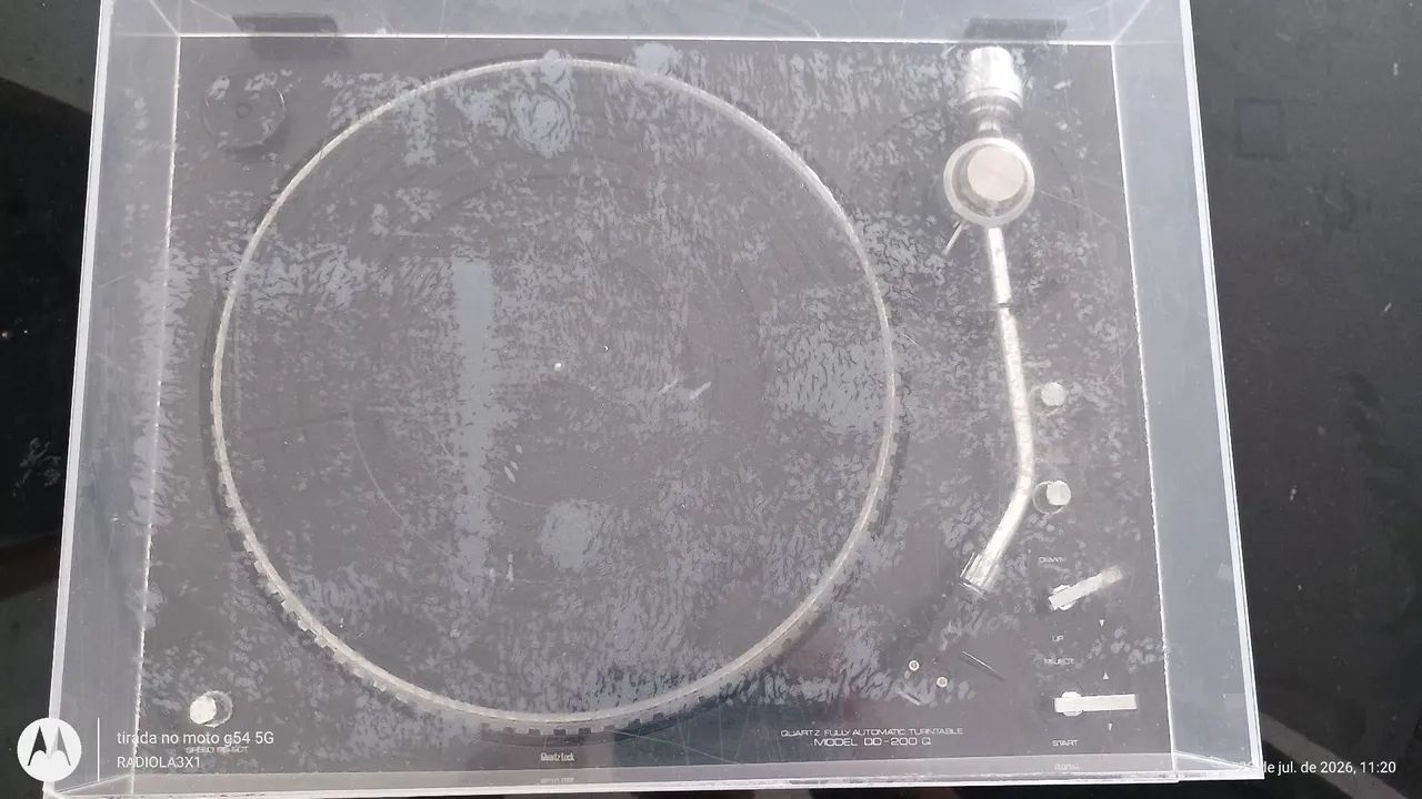 Toca discos Gradiente DD200Q