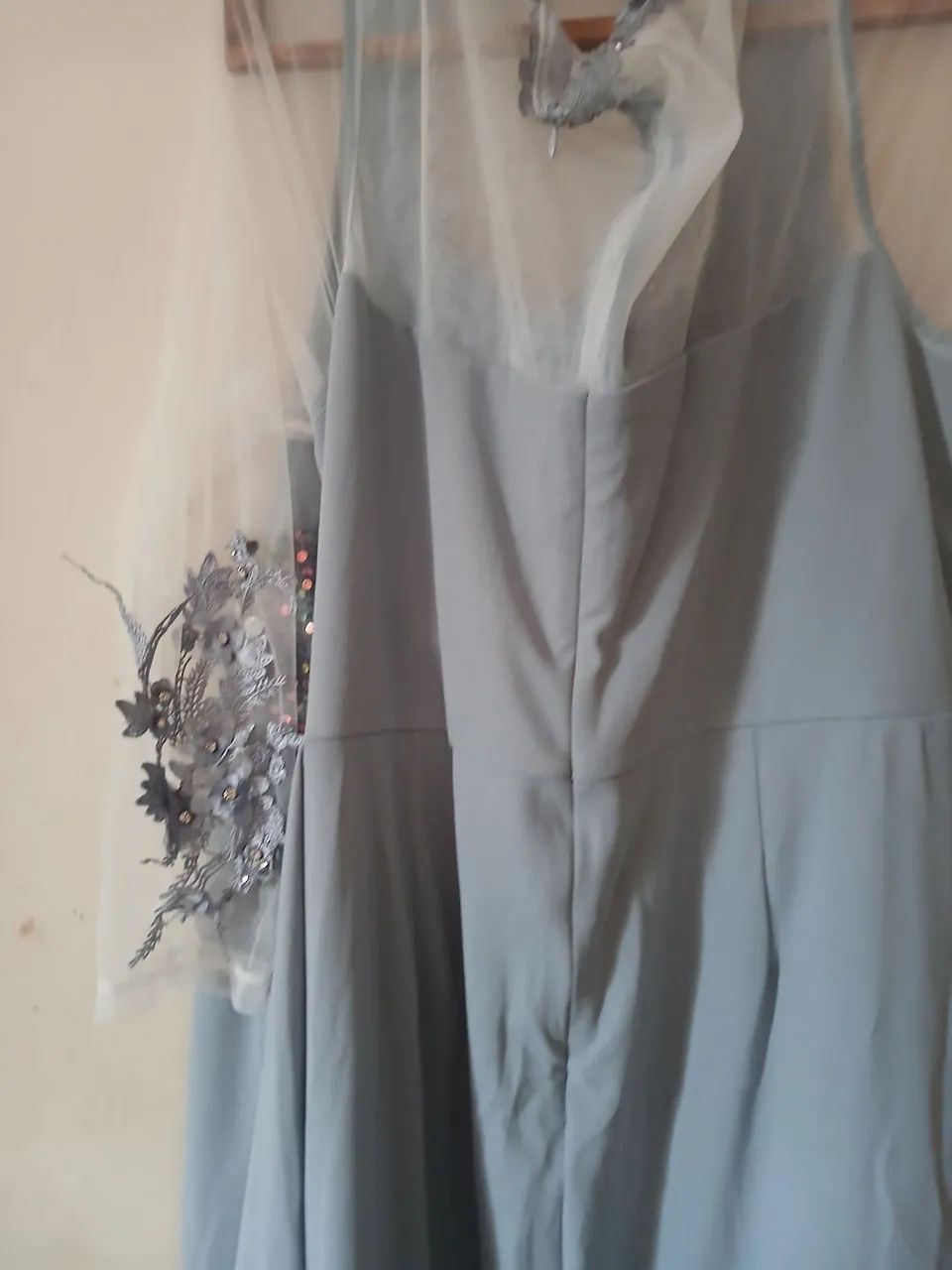 Vende vestido  cinza  - Foto 4