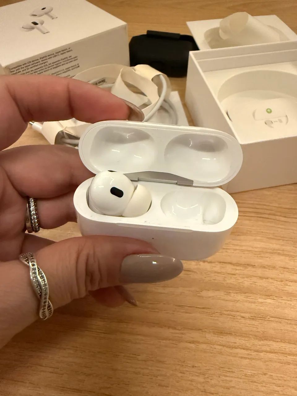 AirPodsPro2 本体 【箱無し】 AirPods Pro 2nd generation - Somente com o fone esquerdo - Fones