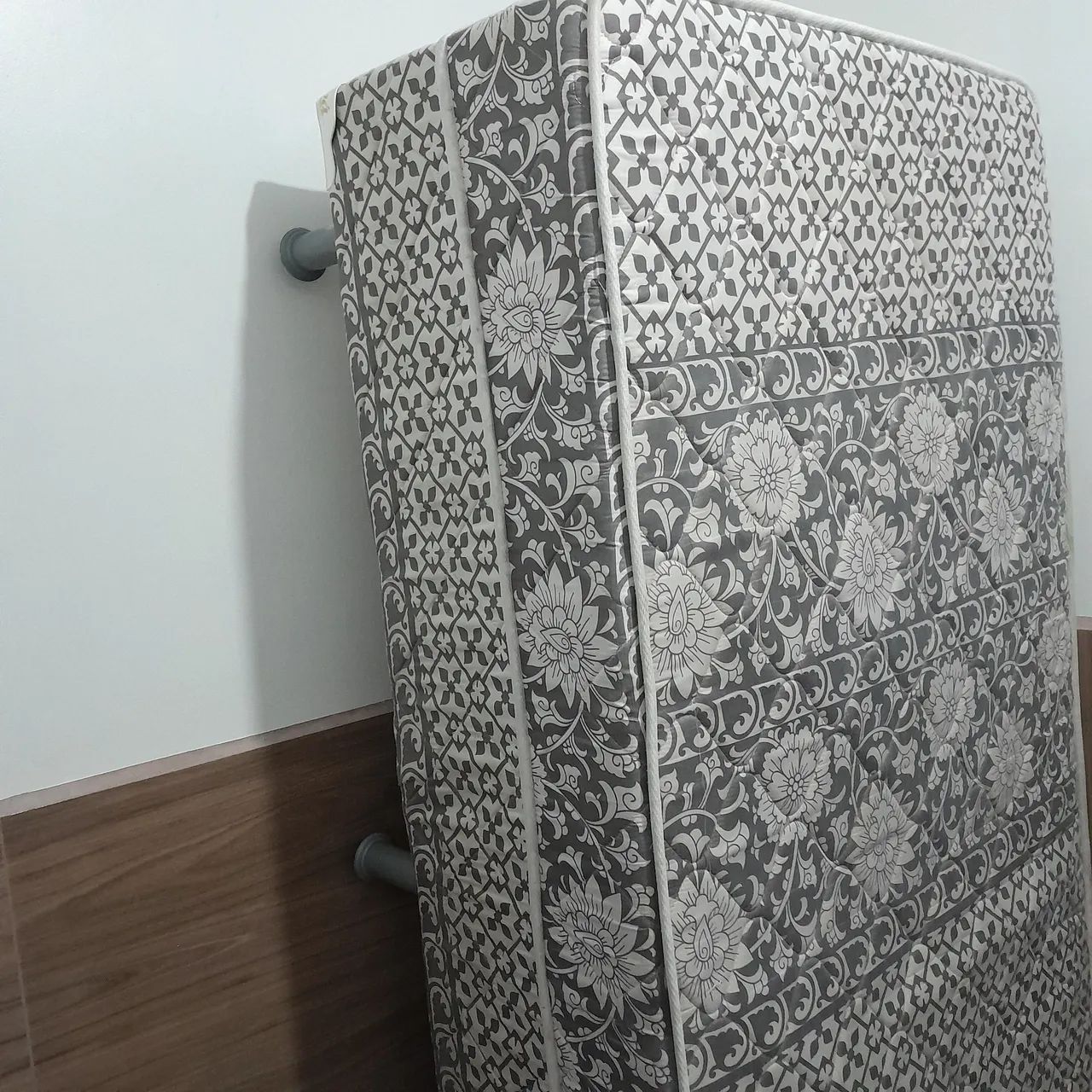 Cama de solteiro box