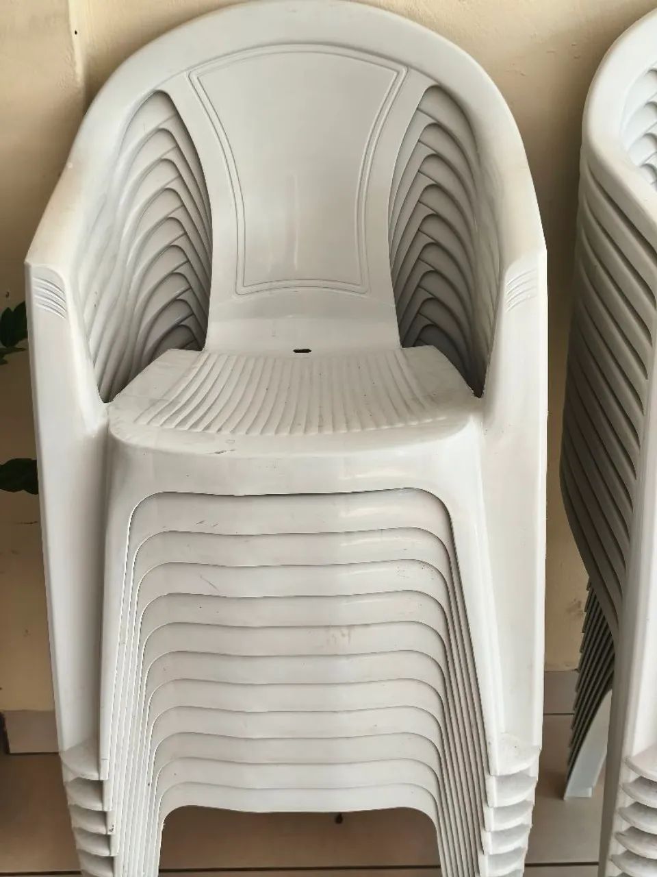 Cadeira de plástico reforçada 