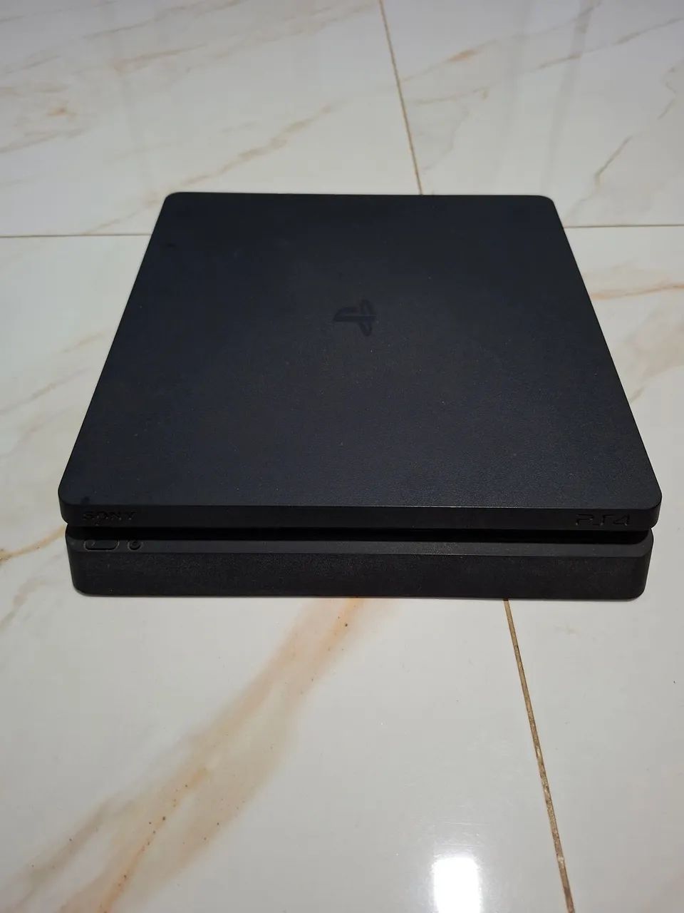 PlayStation 4 slim 1 tera e 2 controles  - Foto 3