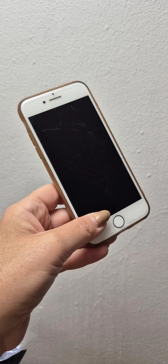Celular IPhone 8 branco em bom estado - Foto 3