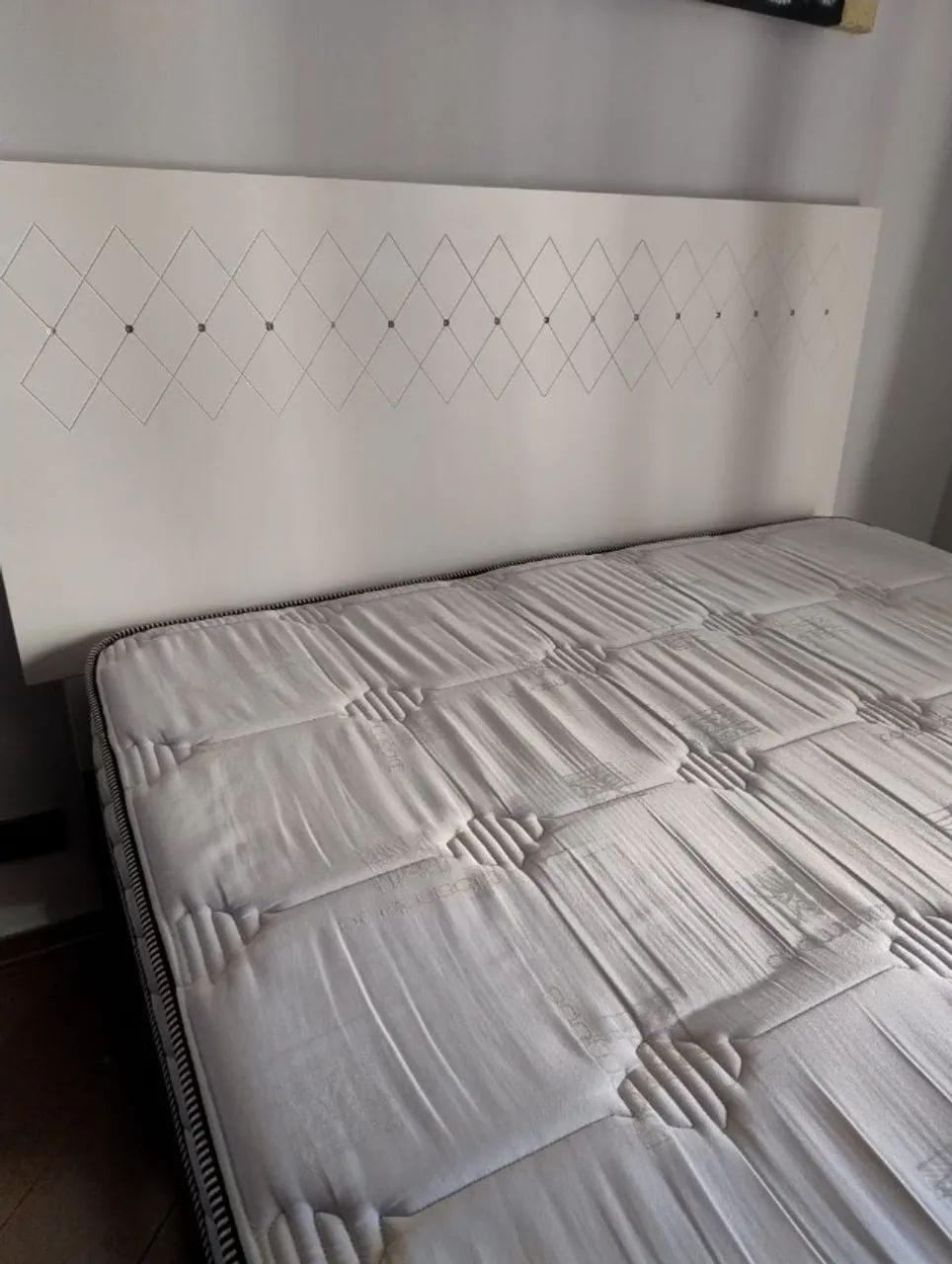 Cama Queen, cabeceira e colchão branca - Foto 2