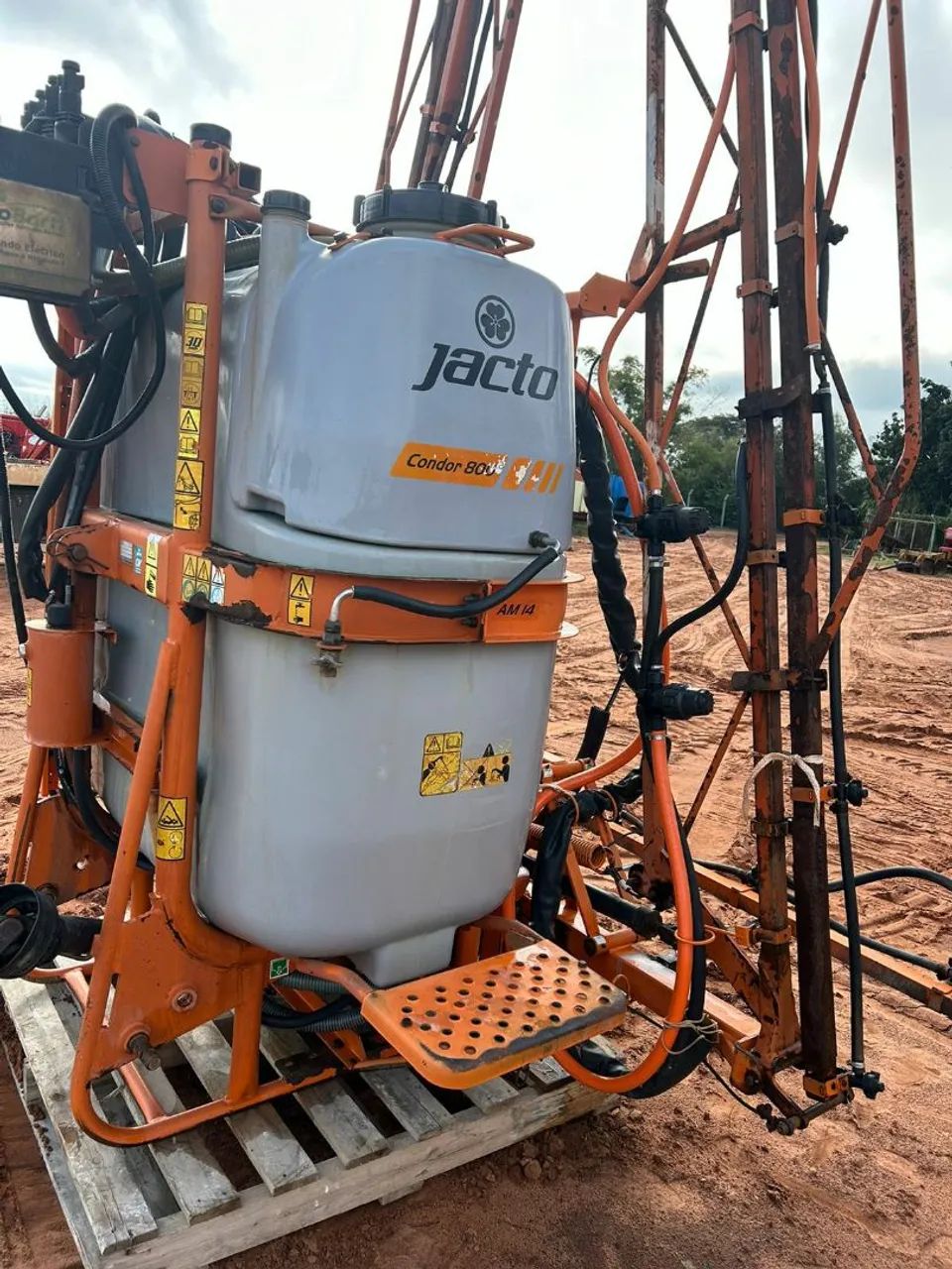 Pulverizador jacto AM 14 comando elétrico com GPS - Foto 3