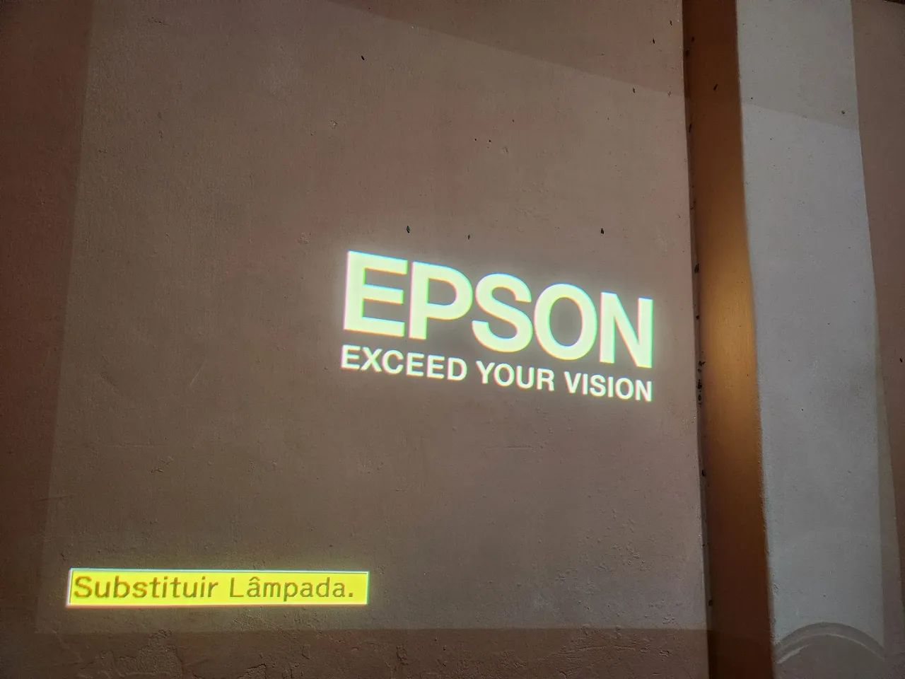 Projetor epson powerlite s8  - Foto 4